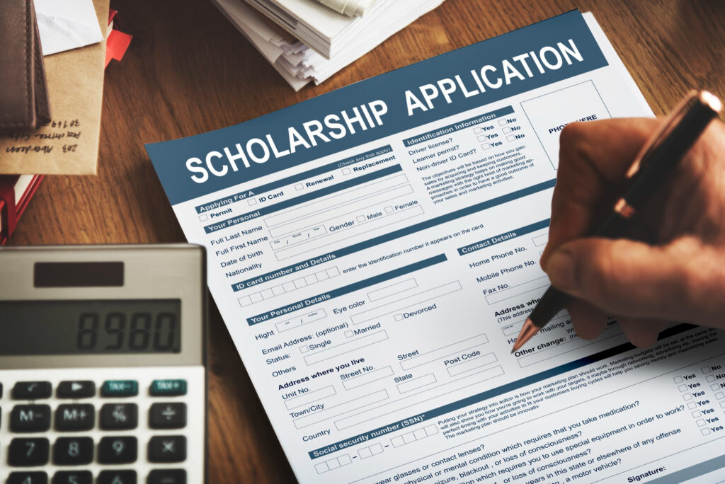 student filling out scholarship application